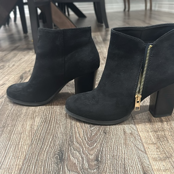 Black booties excellent condition from Spring size US 8 - Picture 4 of 4